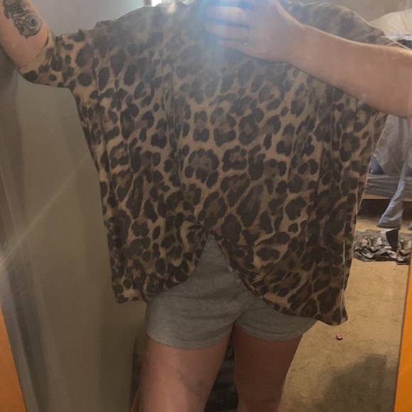 Oversized Leopard Top - Picture 5 of 5